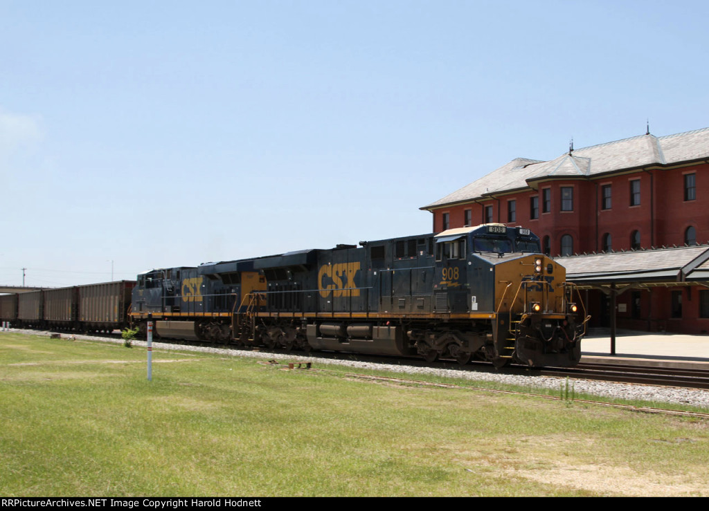 CSX 908 leads an empty coal train northbound